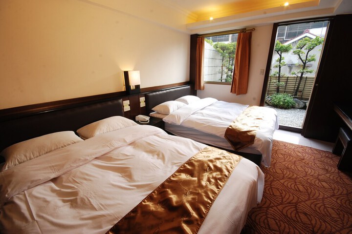 Room 8 of 44