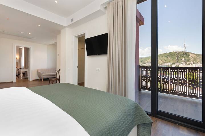 Room 27 of 60