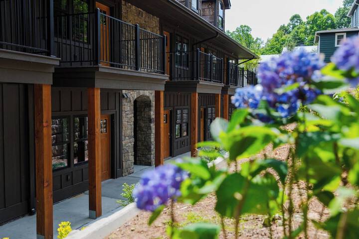 Hotel Exterior 80 of 80