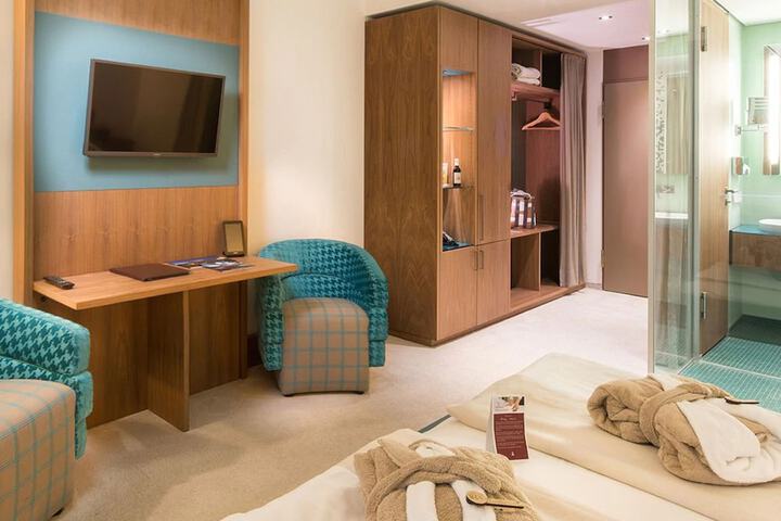 Room 5 of 52