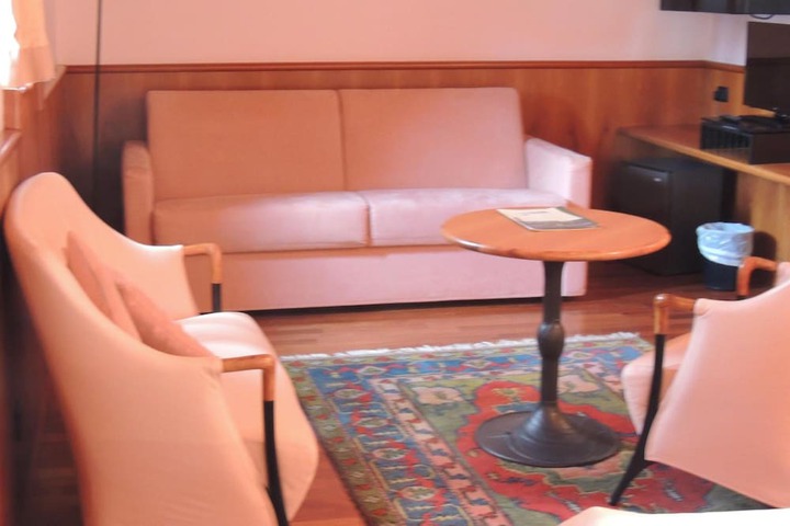 Room 15 of 68