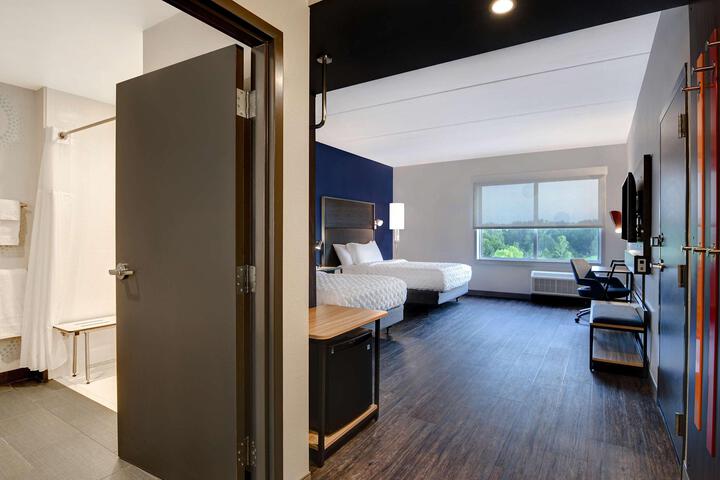 2 Queen Beds (2 of 23)