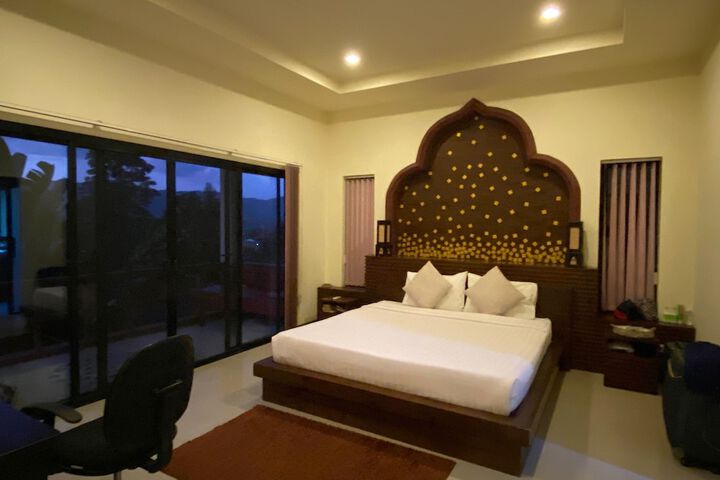 Room 27 of 133