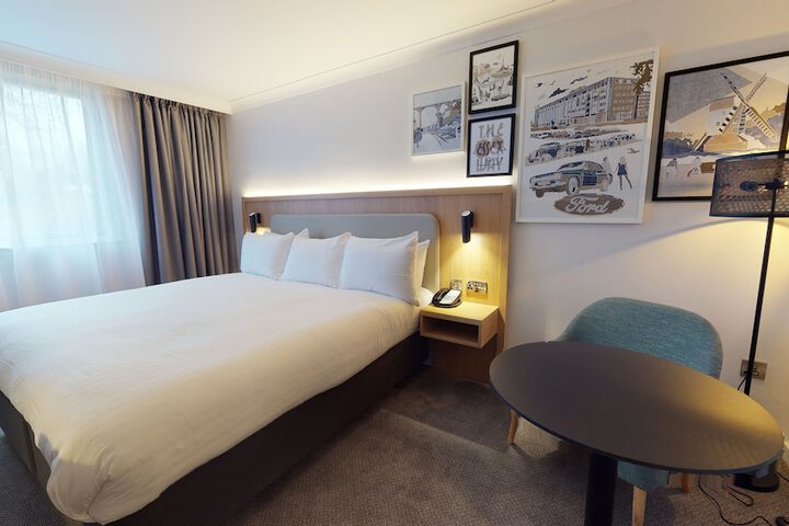 Room 25 of 152