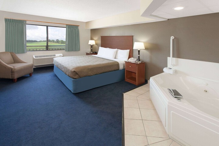 1 King Bed 1 Bedroom Suite (10 of 13)