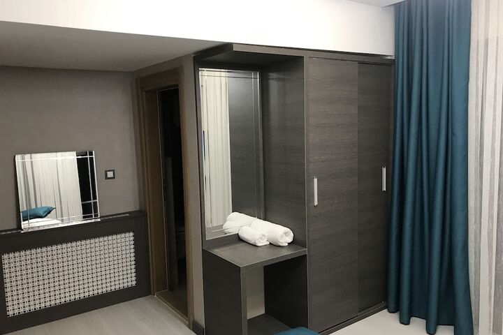 Room 8 of 15