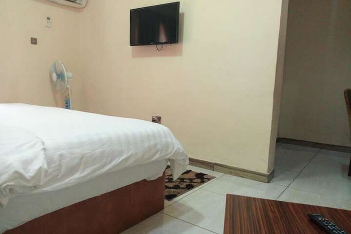 Room 9 of 23
