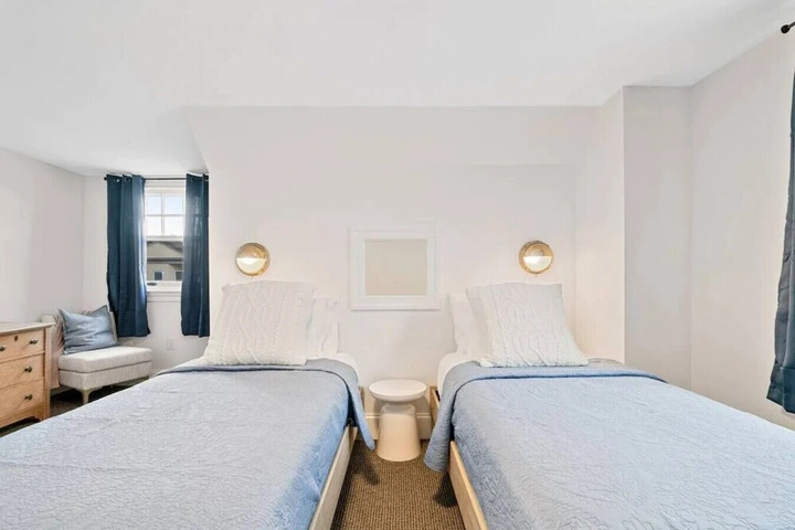 Room 5 of 14