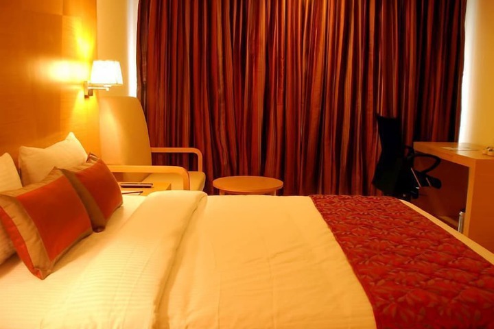 Room 8 of 32