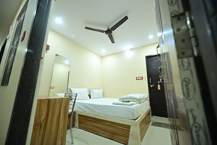 Room 34 of 63