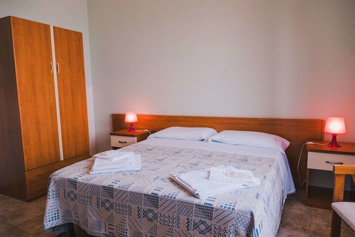 Room 10 of 29