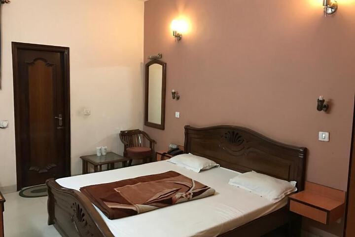 Room 8 of 25