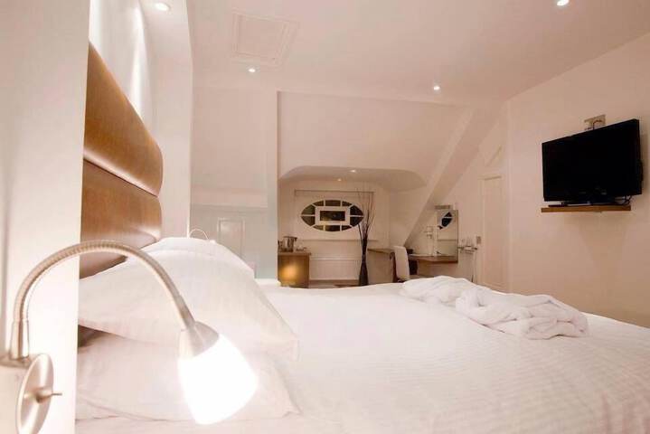 Room 7 of 24
