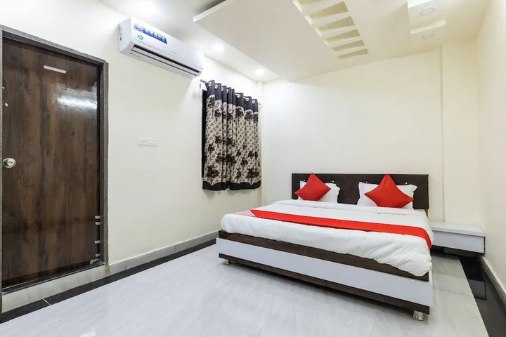 Room 4 of 13