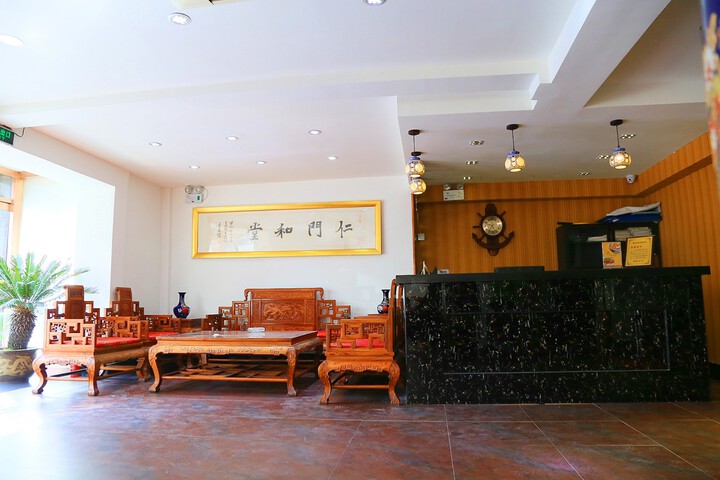 Huayi Hotel (Jinzhou Railway Station)
