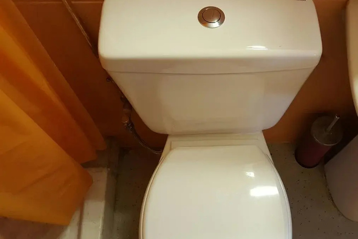 Room 4 of 12