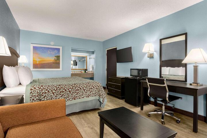 1 King Bed (8 of 23)
