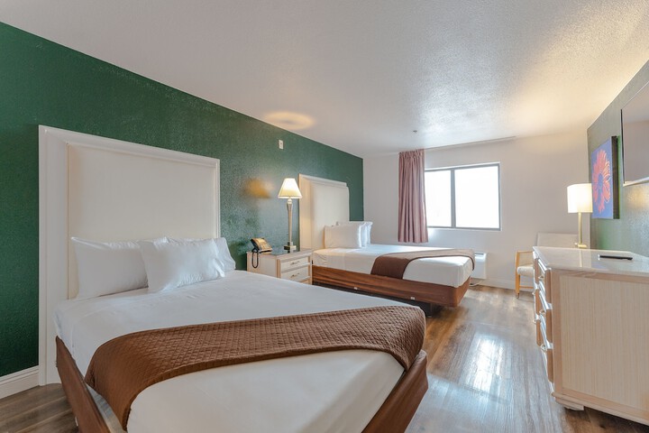 2 Double Beds (25 of 28)