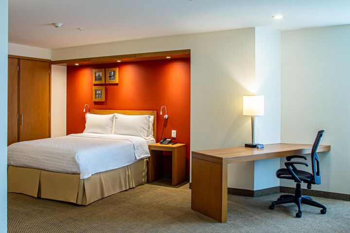 Room 9 of 36