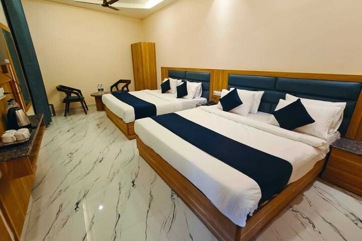 Room 3 of 9