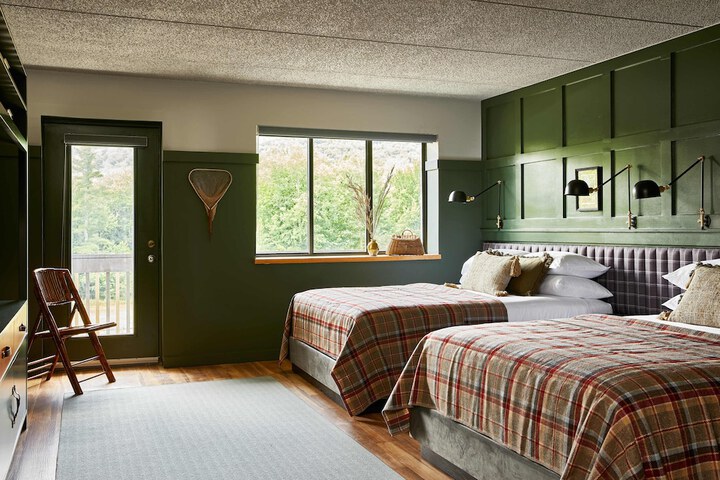Double Deluxe King Bed (6 of 8)