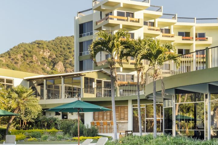 Pool Hotel