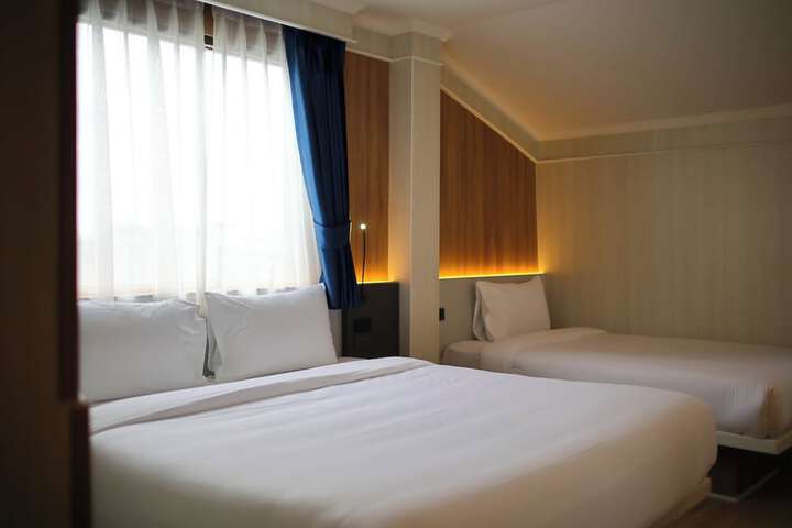 Room 28 of 86