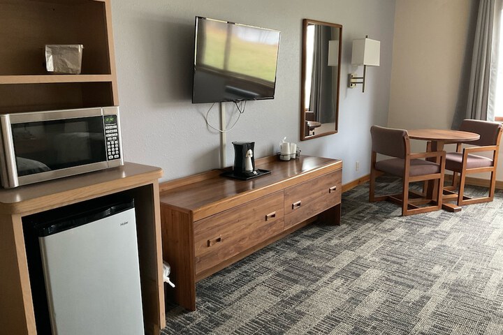 Room 8 of 28