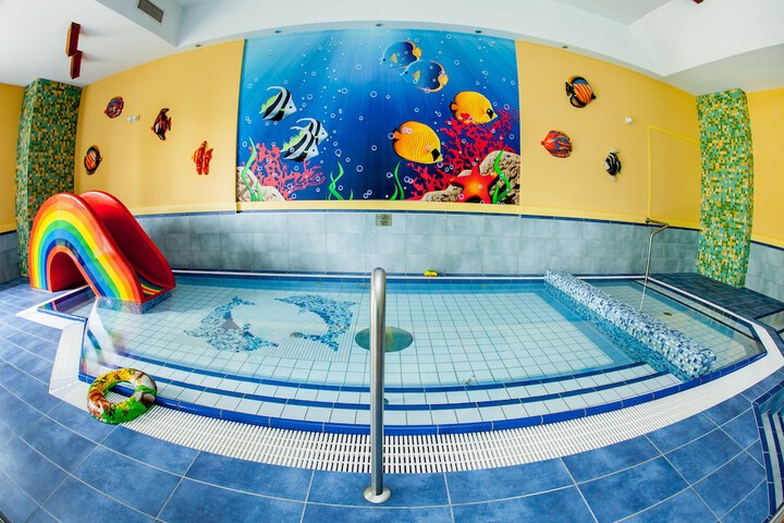 Pool 18 of 42
