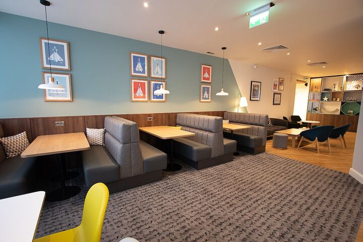 Lounge 129 of 210