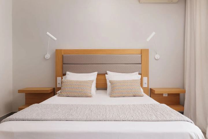 Room 3 of 72