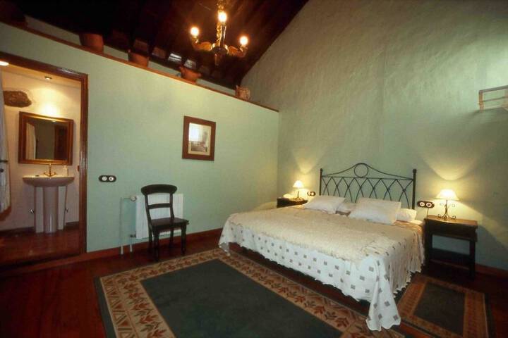 Room 2 of 62