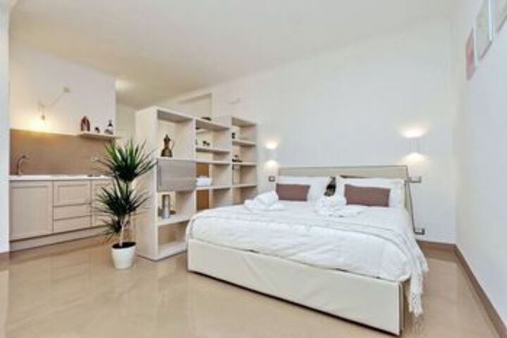 Room 12 of 27