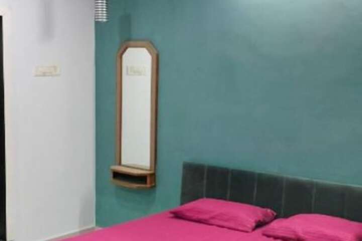Room 7 of 11