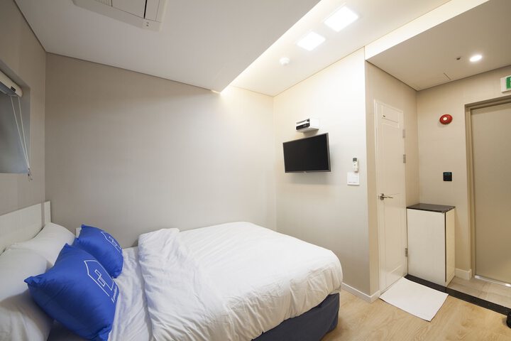 Room 20 of 108