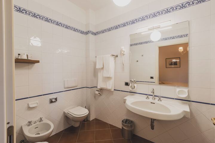 Room 119 of 181