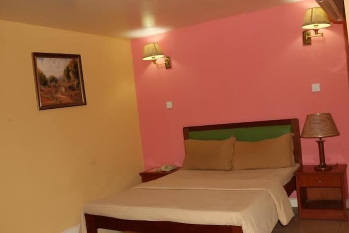 Room 7 of 16