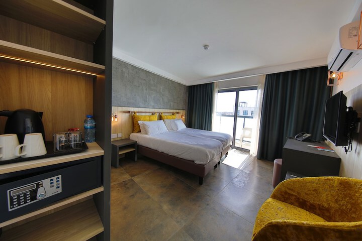 Room 5 of 34