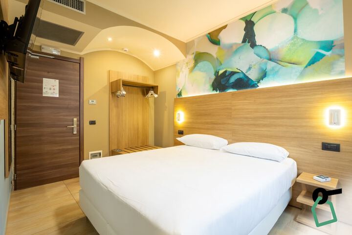 Room 13 of 35