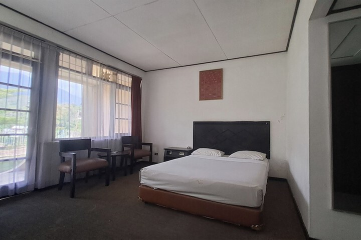 Room 27 of 79
