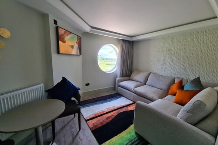 Room 7 of 96