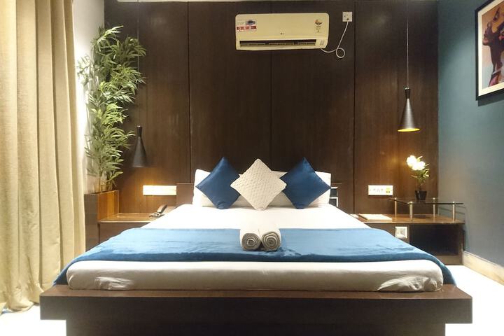 Room 21 of 34
