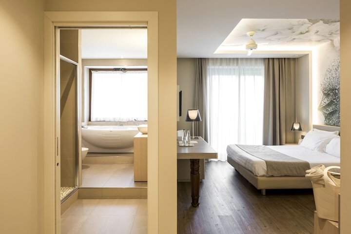 Room 18 of 81