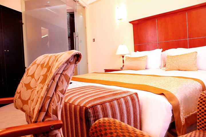 Room 6 of 115