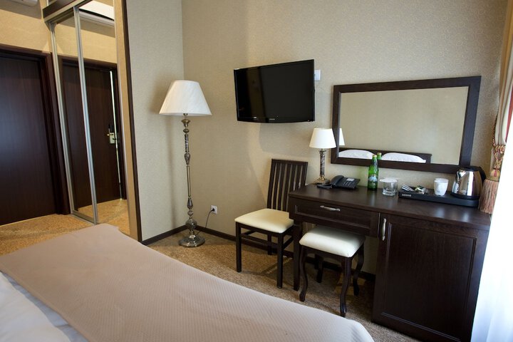Room 6 of 38