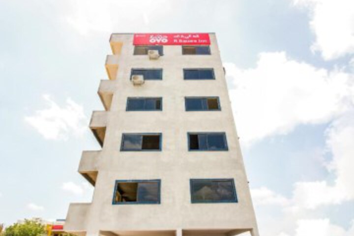 OYO 40305 R Square Inn