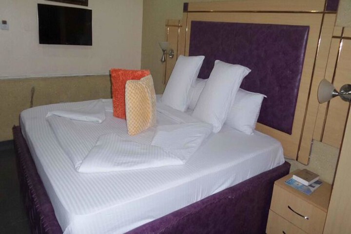 Room 4 of 21