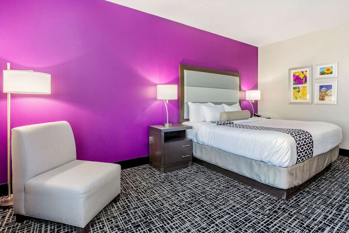 1 King Bed (9 of 9)