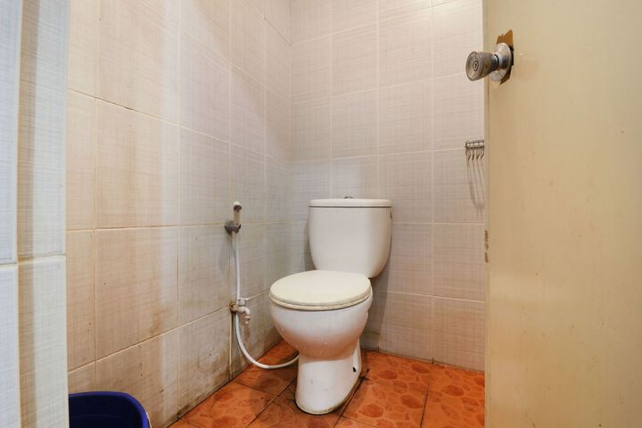 Room 6 of 18