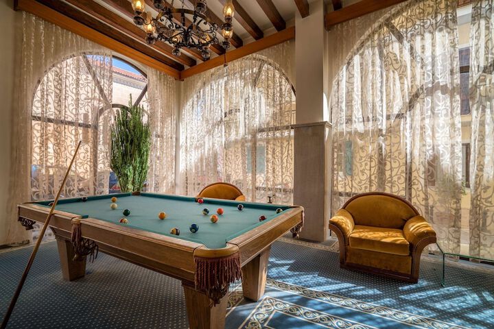 Entrance & Lobby